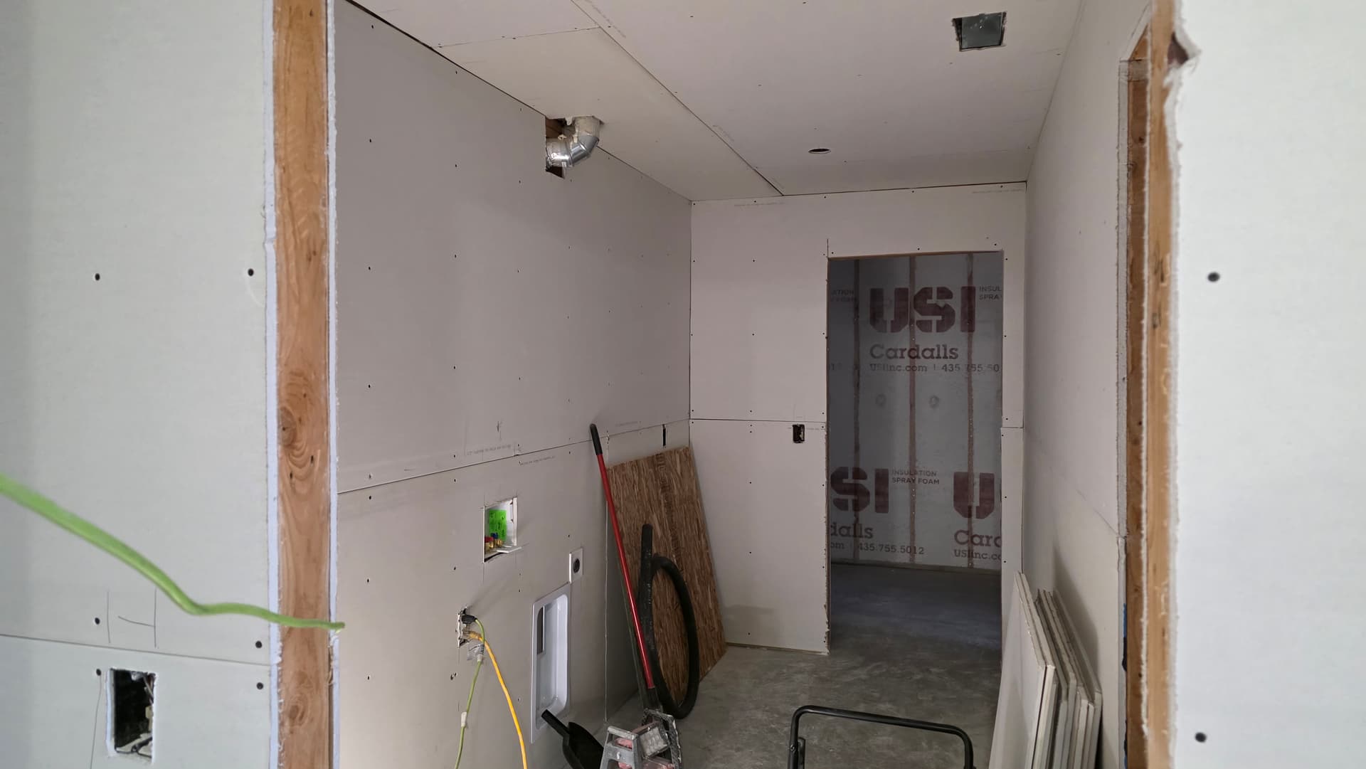 Gallery photos for Dark Green Siding and Modern Interiors with Edson Builders: Image #6