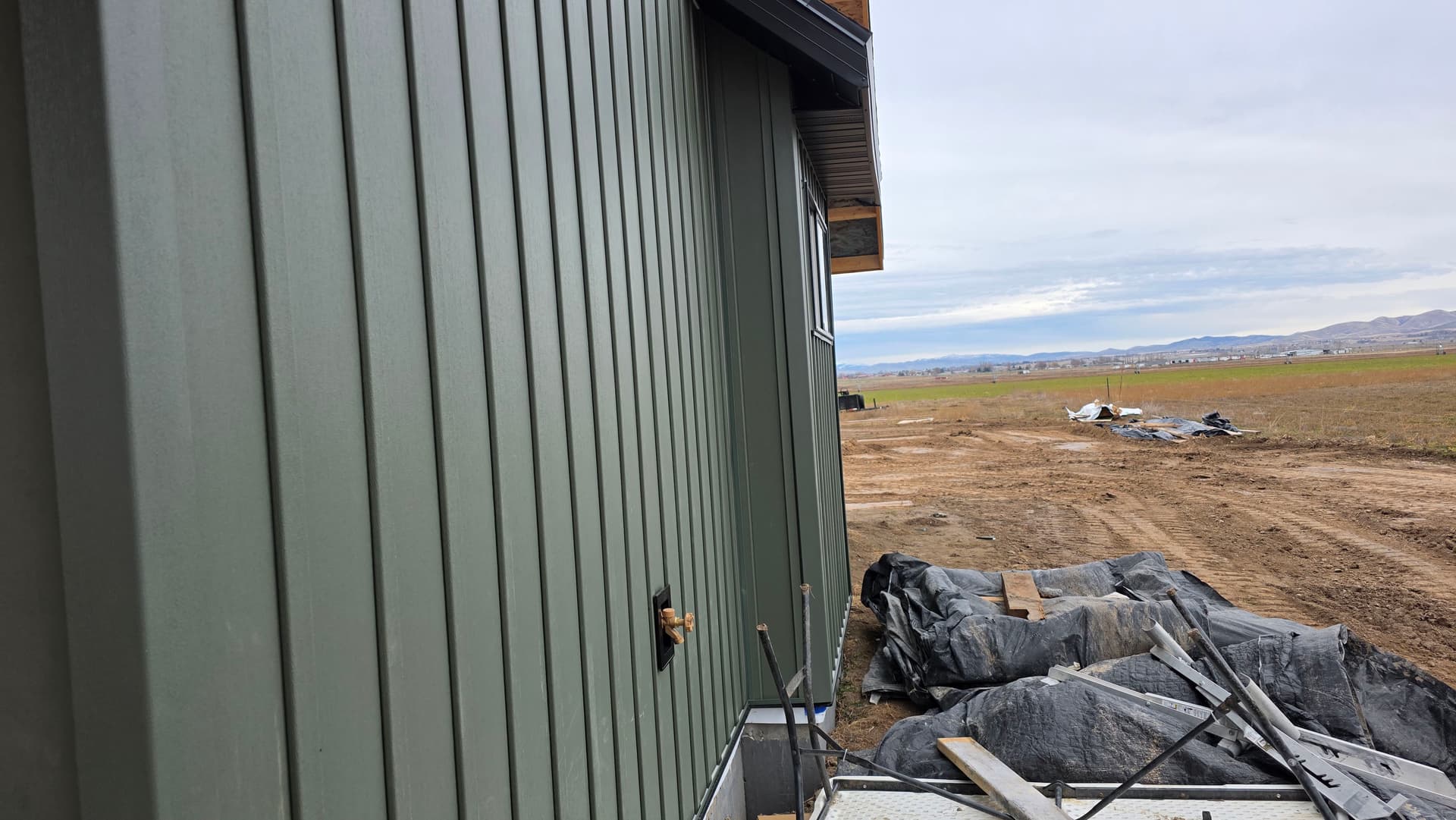 Gallery photos for Dark Green Siding and Modern Interiors with Edson Builders: Image #2