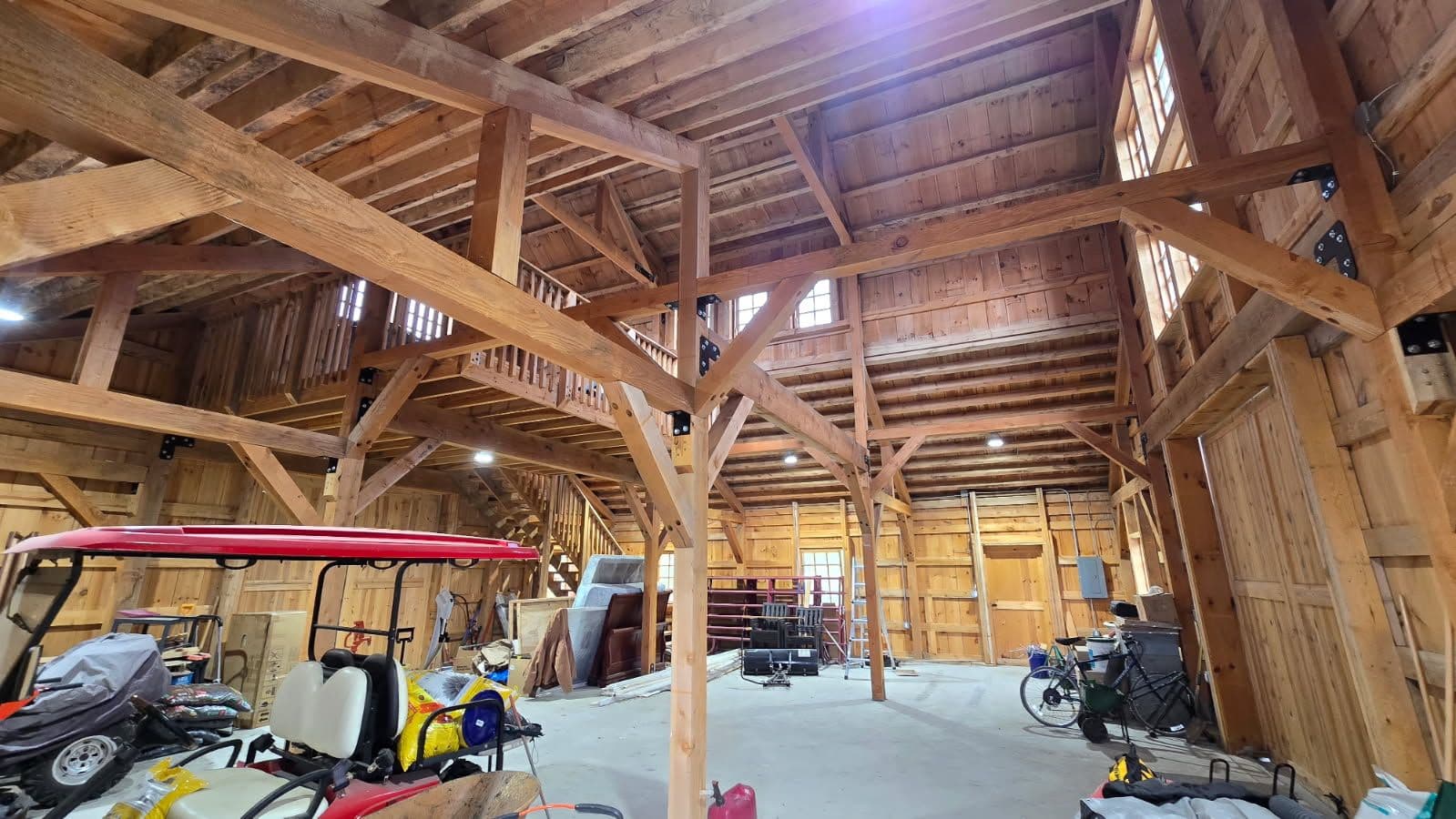 Project Elegant Timber Frame Barn Design for Versatile Storage image