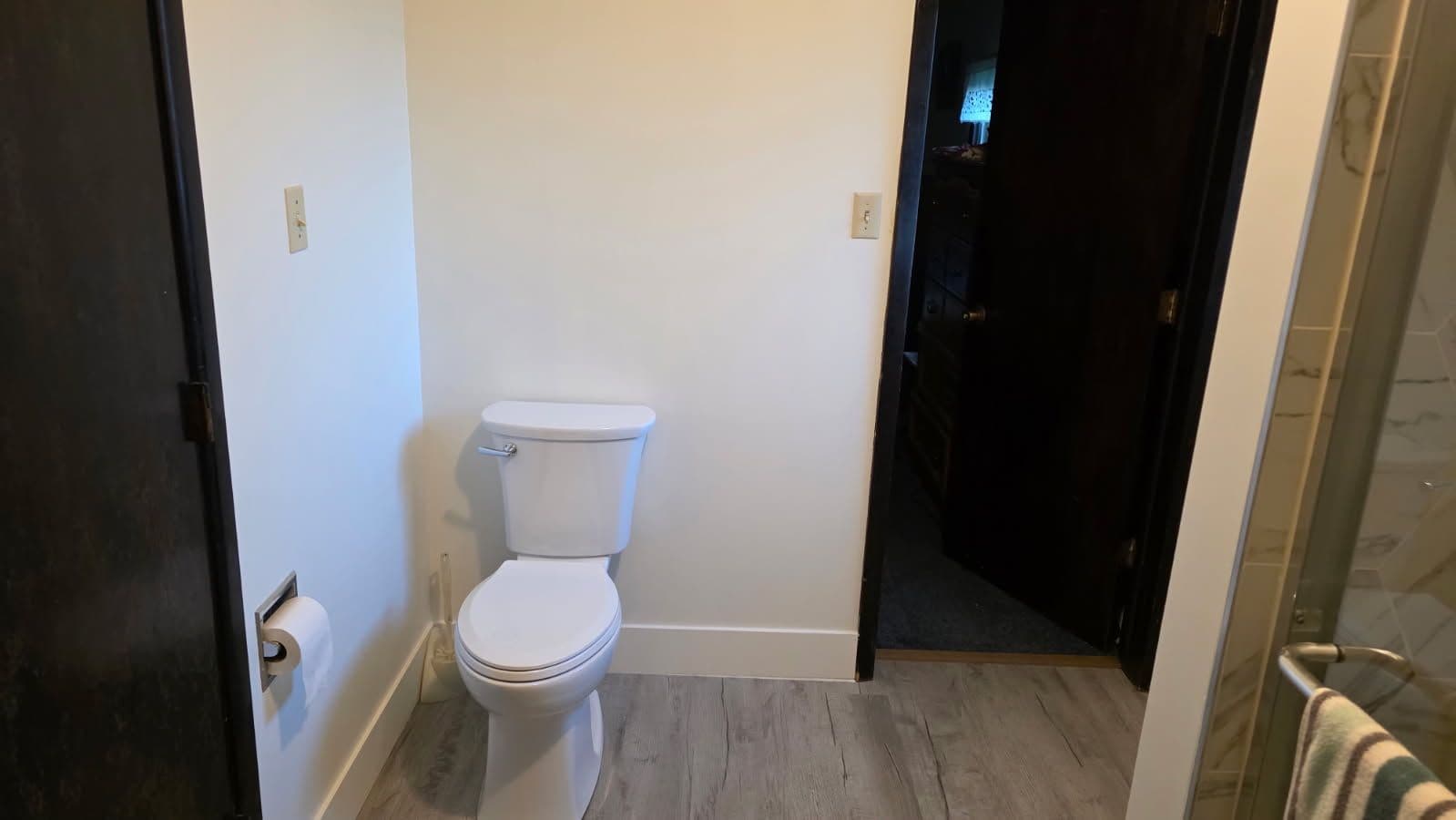 Gallery photos for Modern Bathroom Remodel with Sleek Features: Image #3